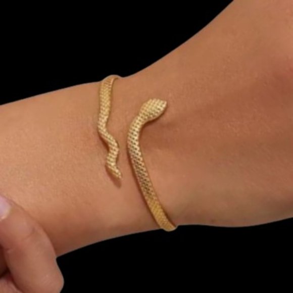 18K Gold Plated Textured Snake Bangle Bracelet Stainless Steel Adjustable NWOT - Picture 3 of 11